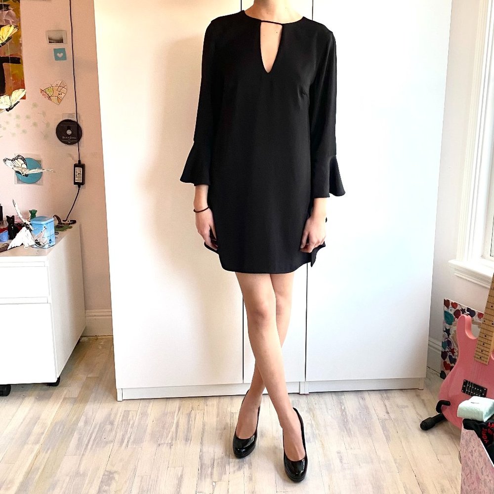 Rare C/MEO Collective black V-neck mini dress with unique flare sleeves - Picture 3 of 16